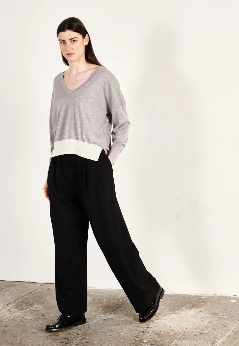 Pull col V oversize ultrafin cachemire et laine gris/violet/blanc femme - KELLY 10 – Image 5